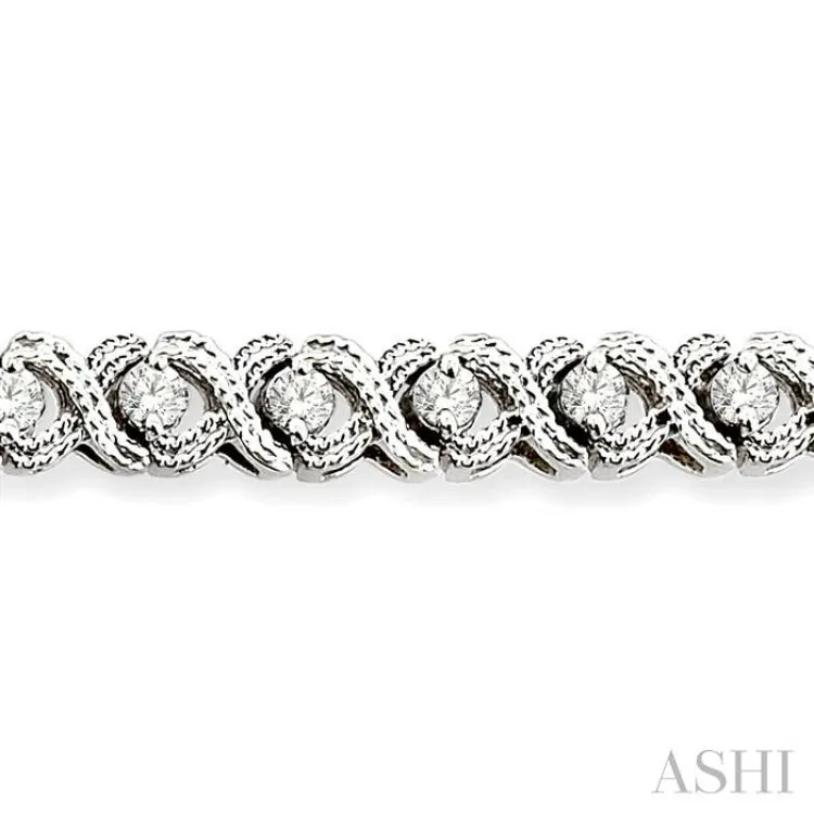 1 Ctw Round Cut Diamond X & O Link Bracelet in 10K White Gold