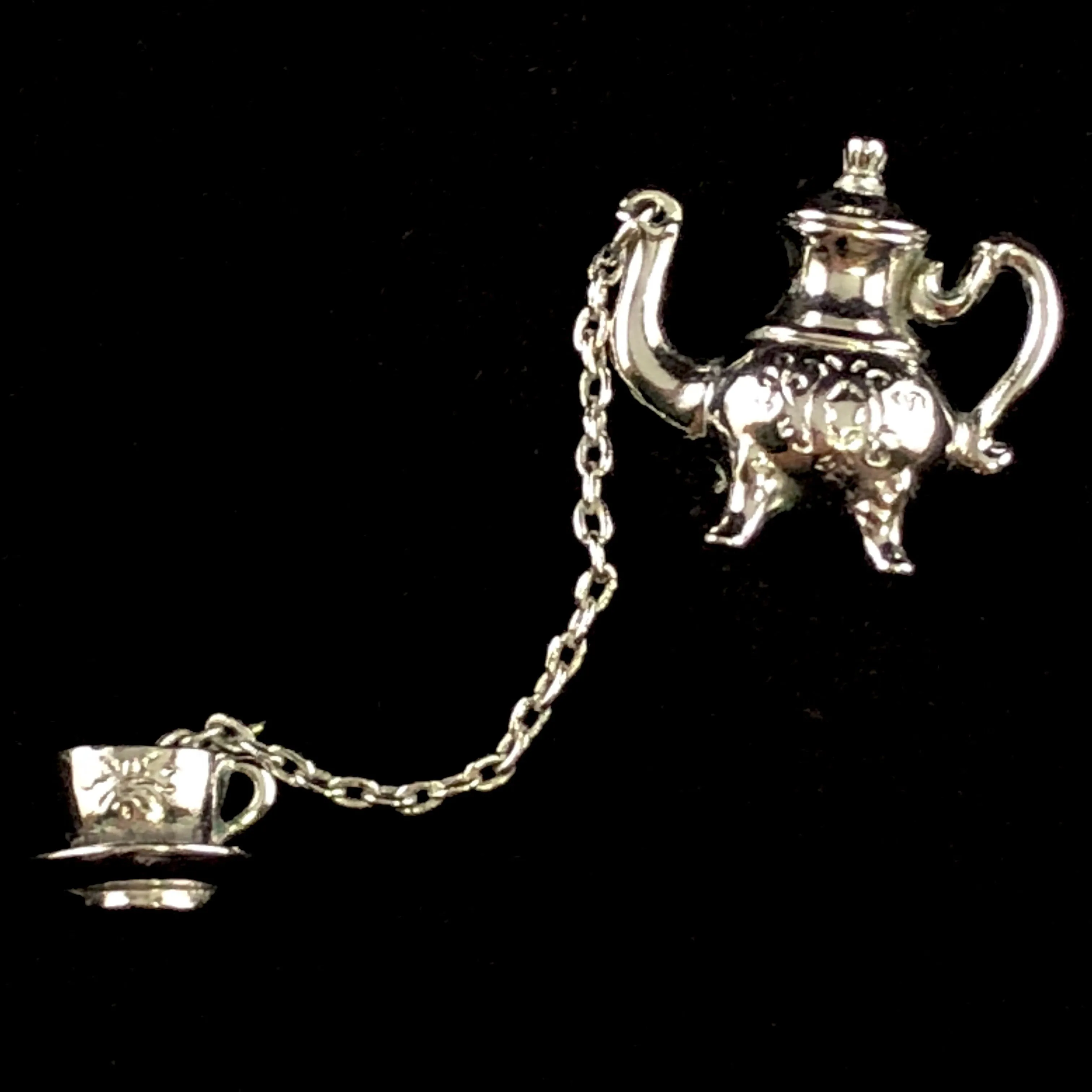 1981 Avon Colonial Teapot Pin