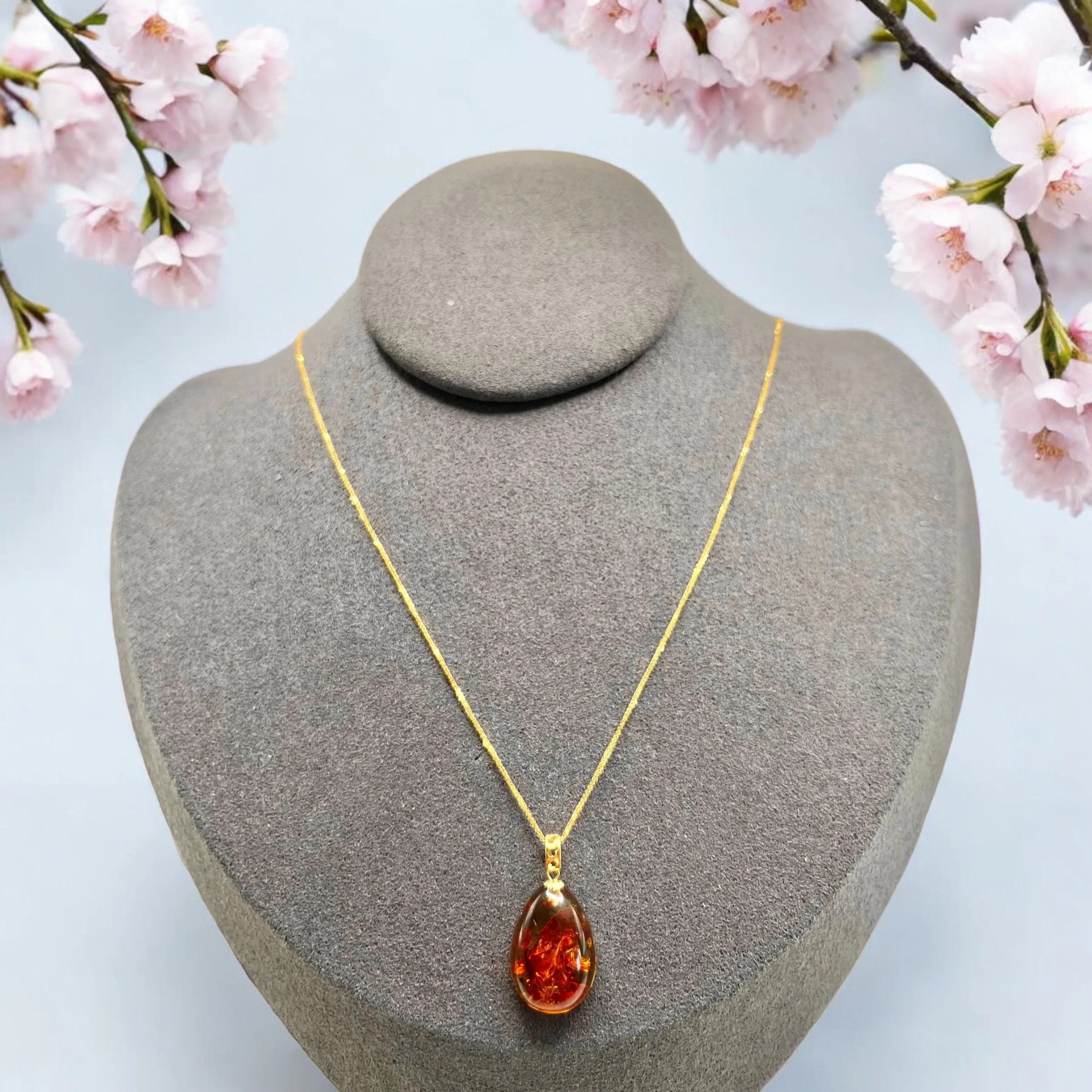 AMBER NECKLACE