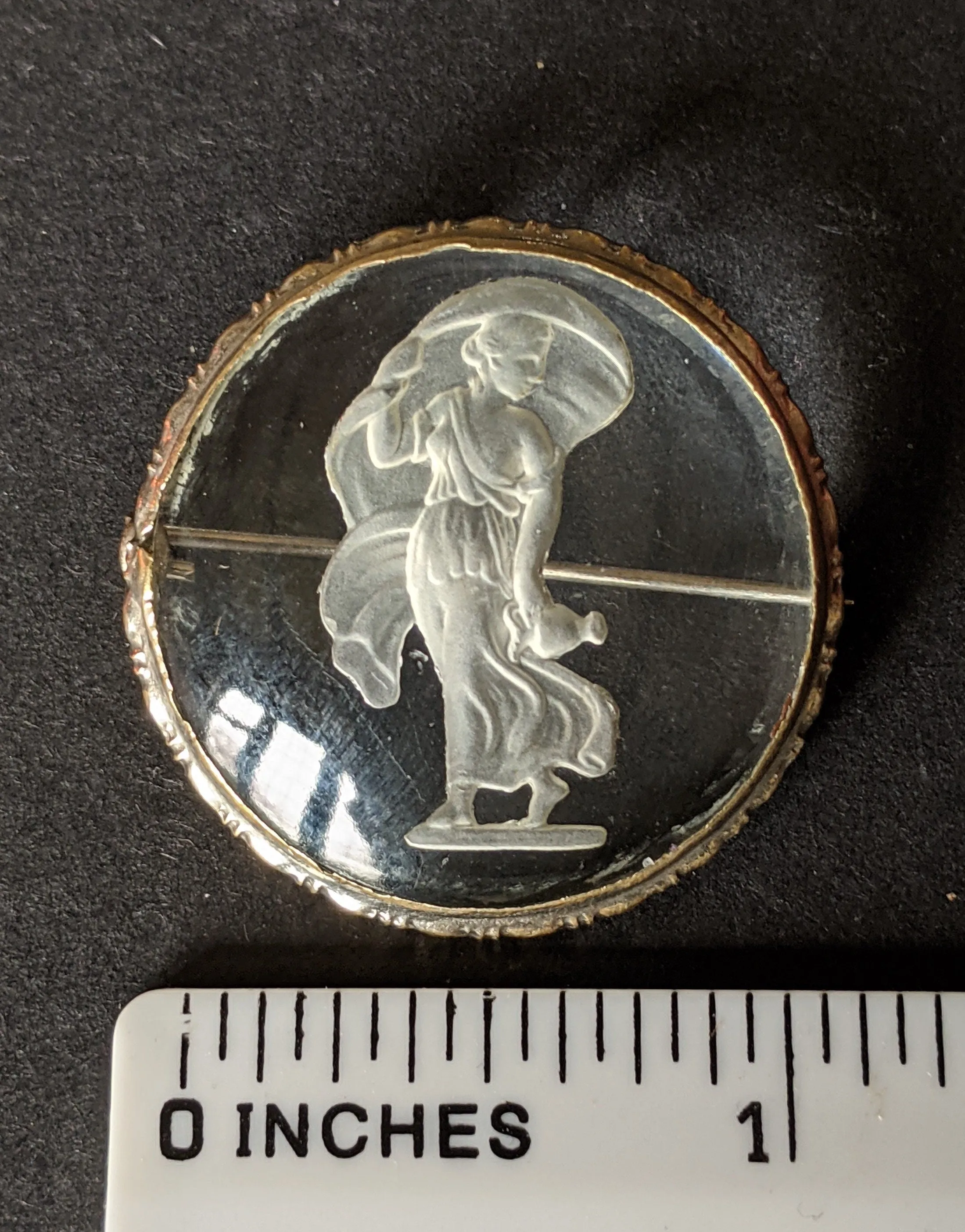 Beautiful antique intaglio rock crystal reverse carved cameo and gold tone brooch, classic theme perhaps Hebe the cupbearer for the gods