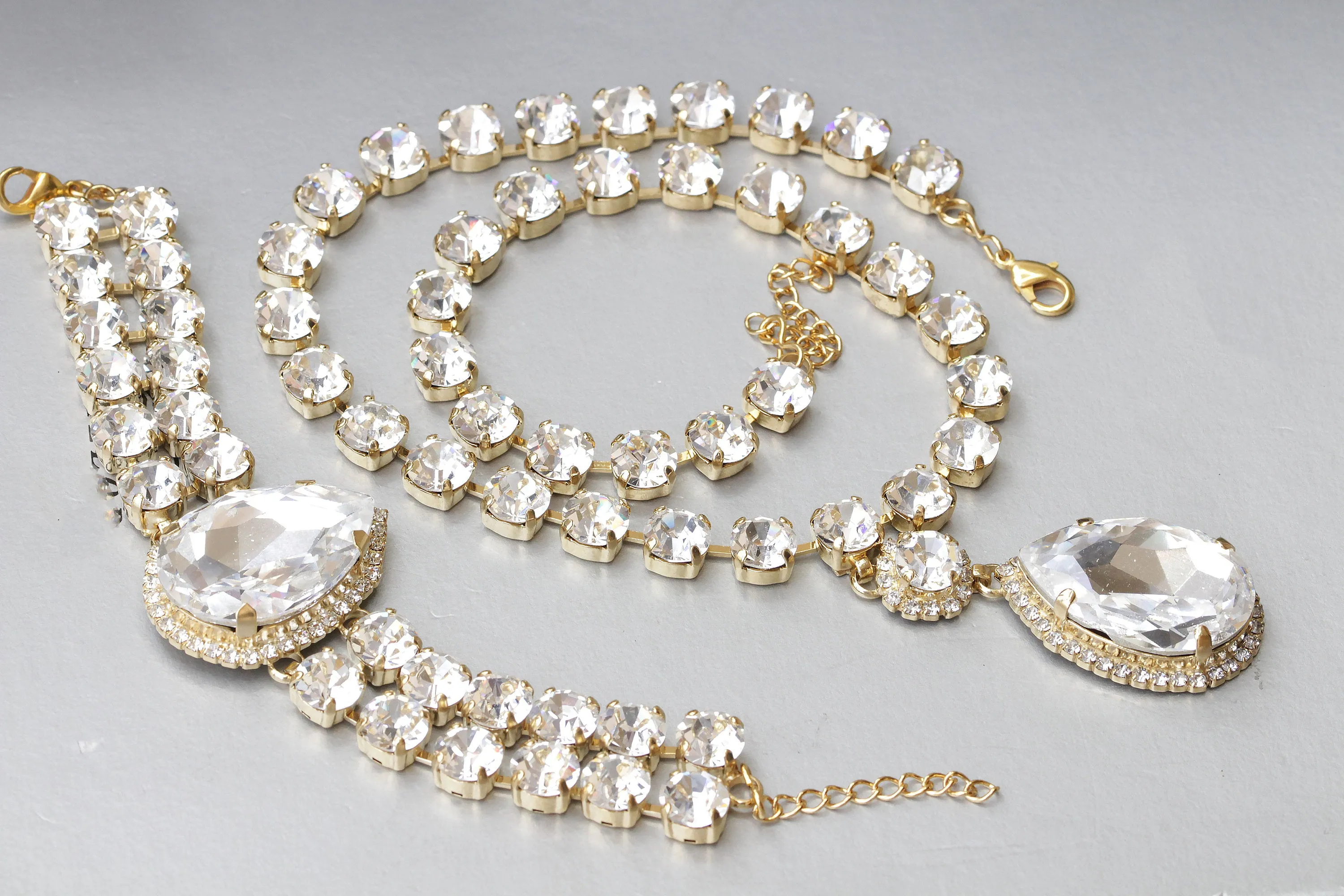 CRYSTAL STATEMENT NECKLACE