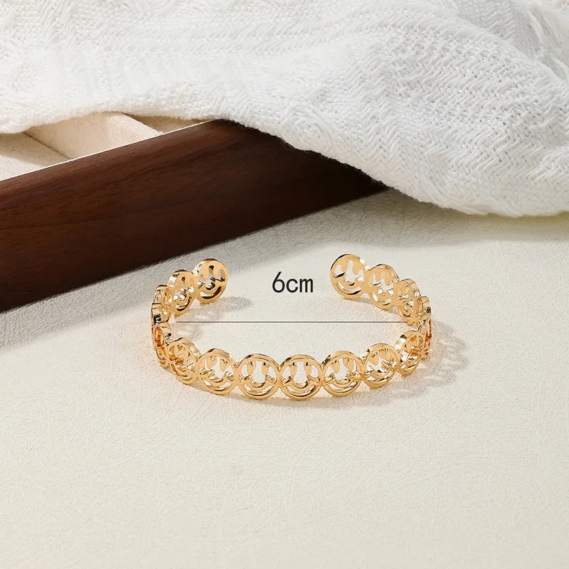 Exaggerated Hip-Hop Metal Circular Smiling Face Women's Bracelet with a Personal Touch