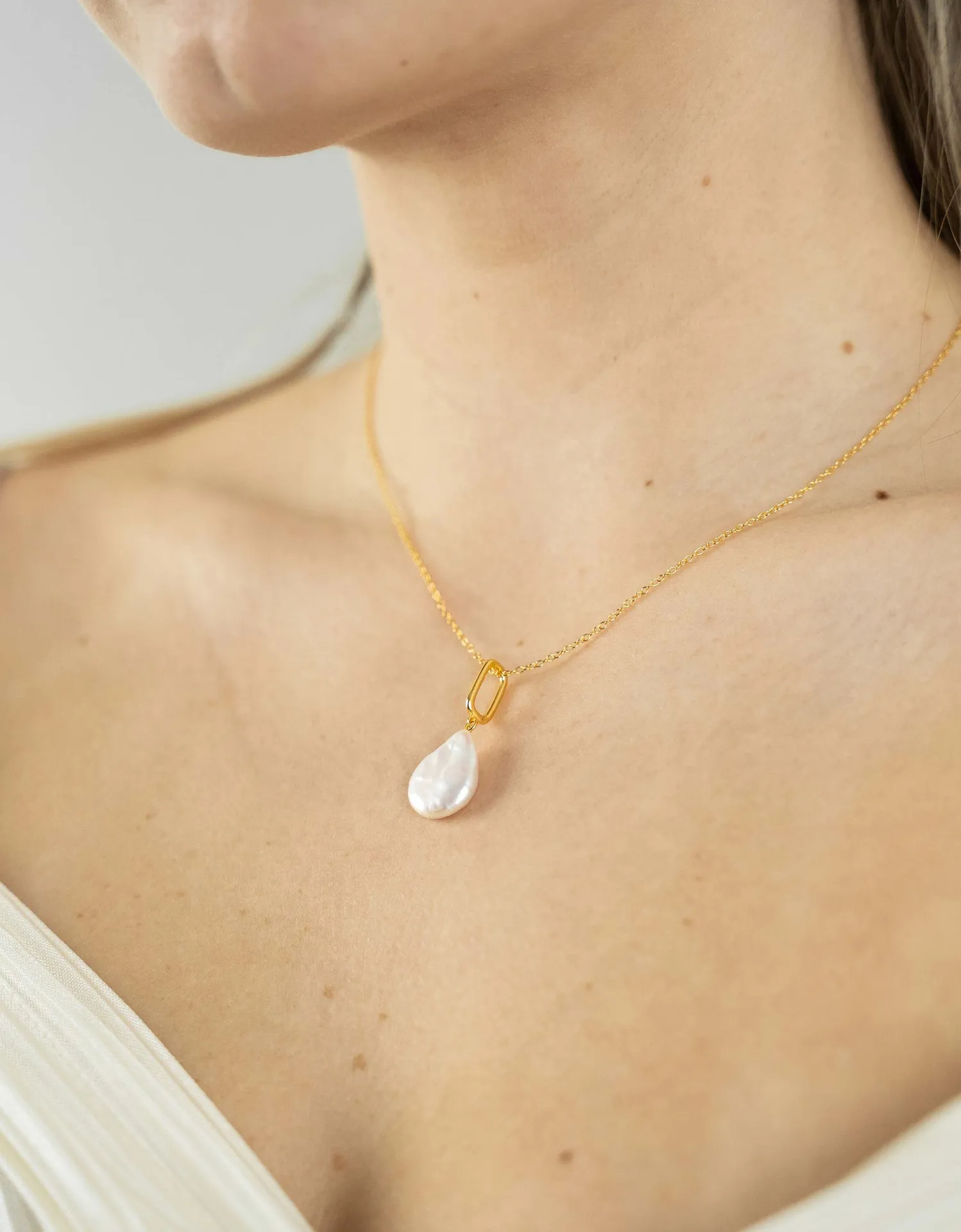 Exquisite Drop Pearl Necklace | Elegant Statement Jewelry