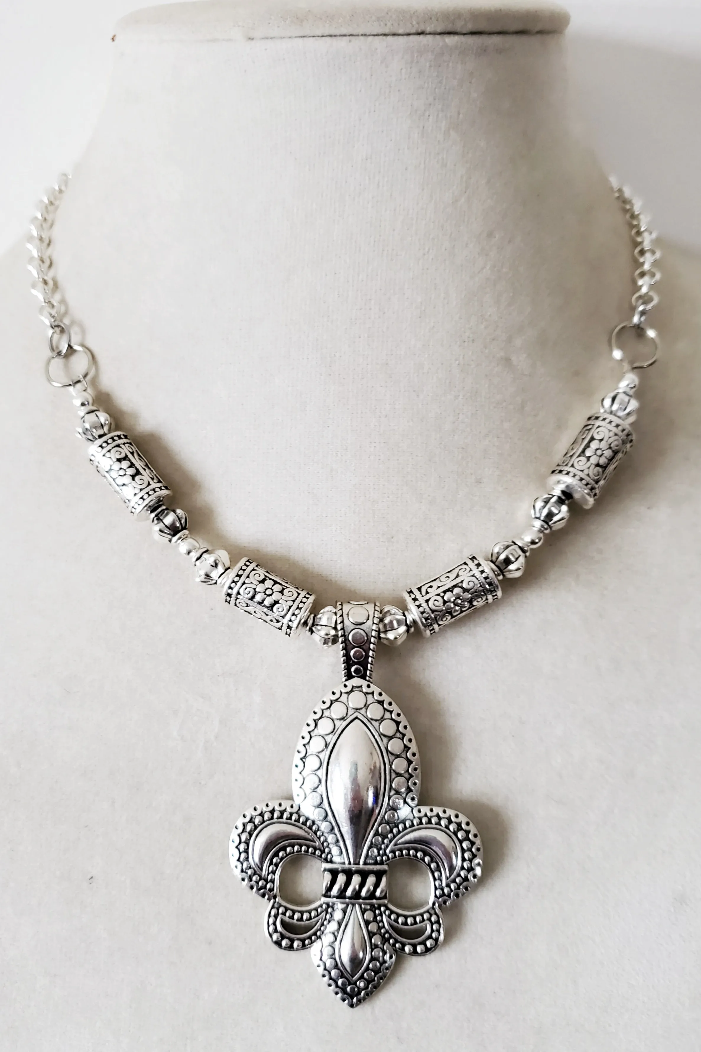 Fleur De Lis Jewelry Gift Set Necklace and Bracelet