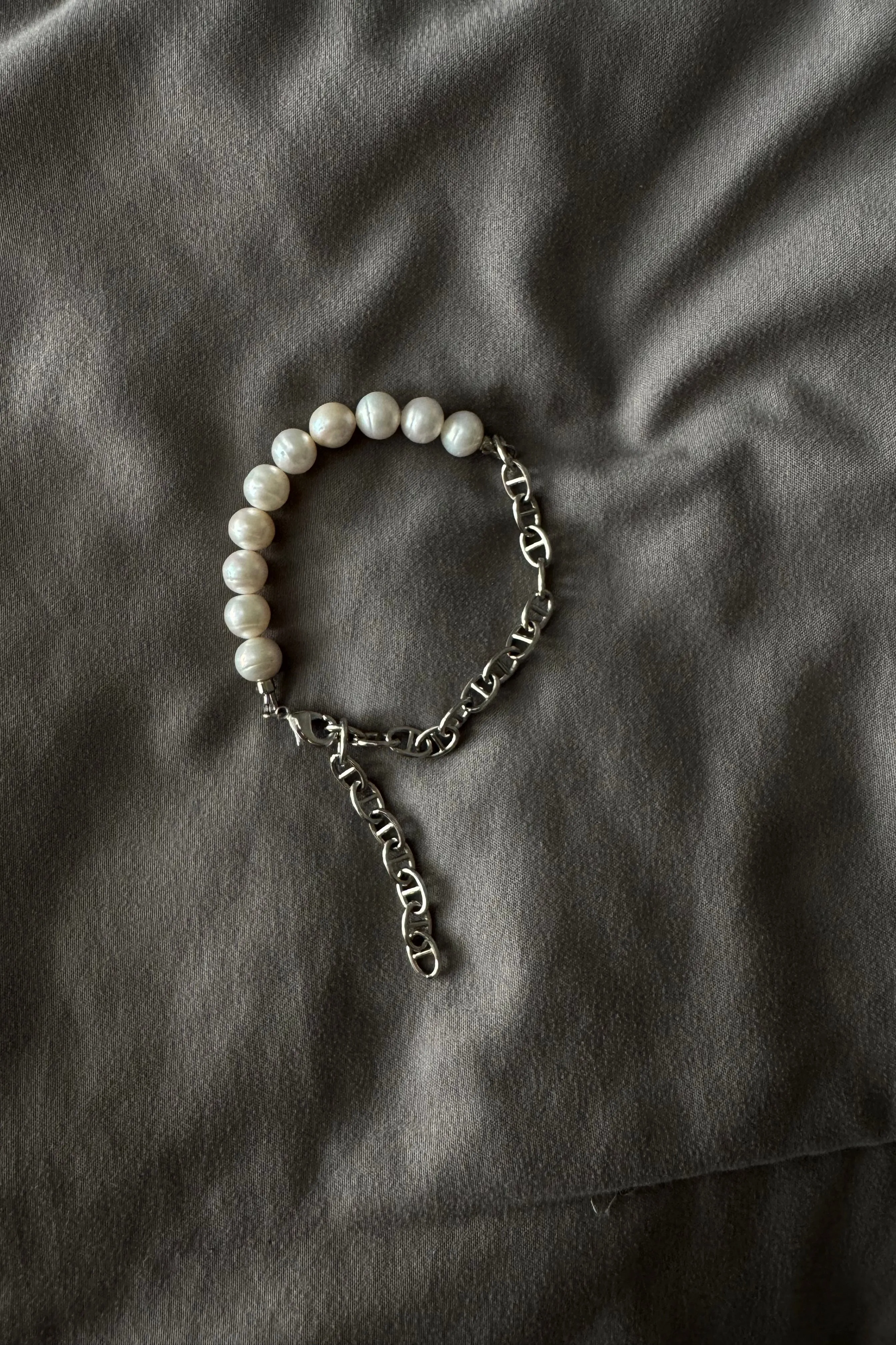 Freshwater pearl bracelet with chain