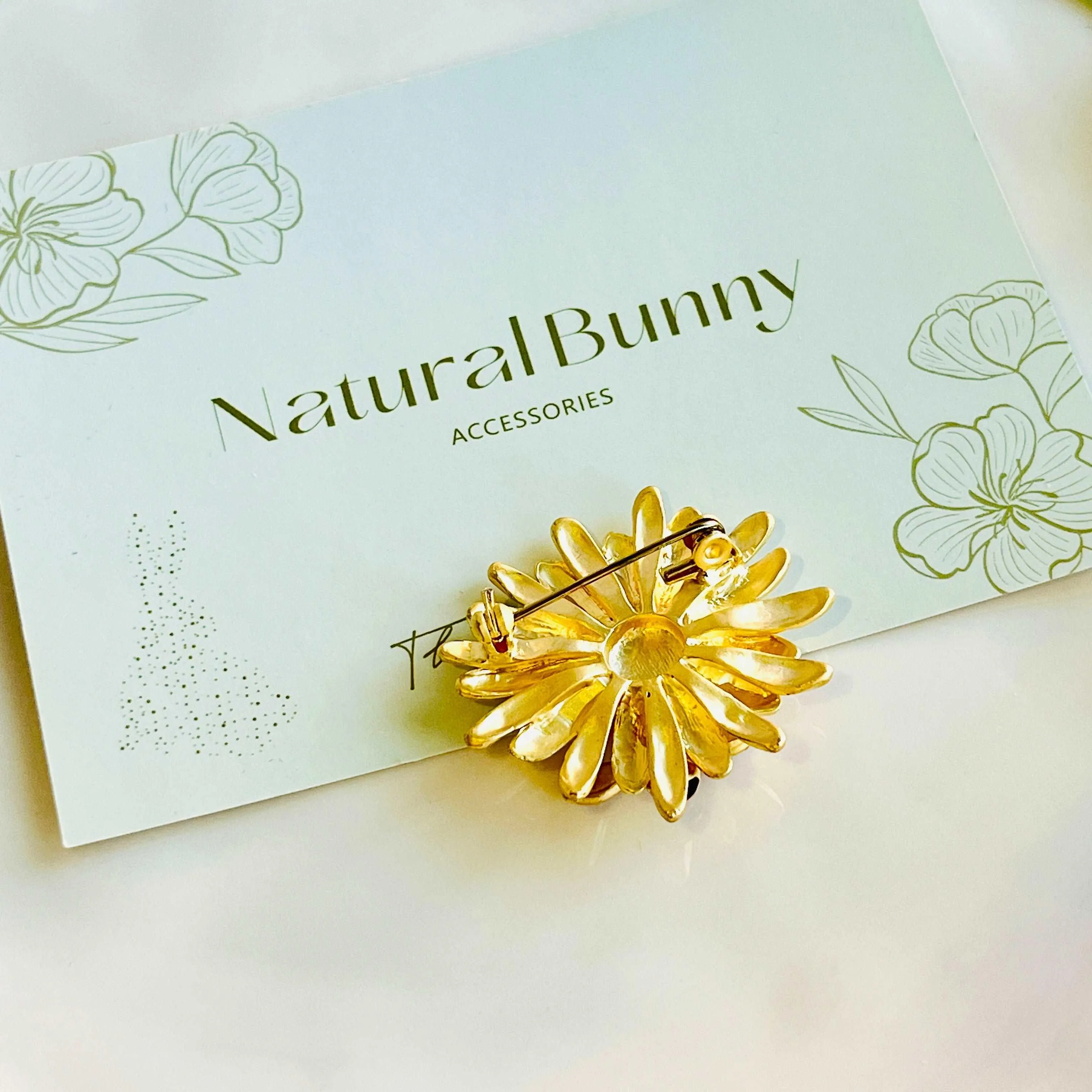 Golden Bee & Daisy Brooch