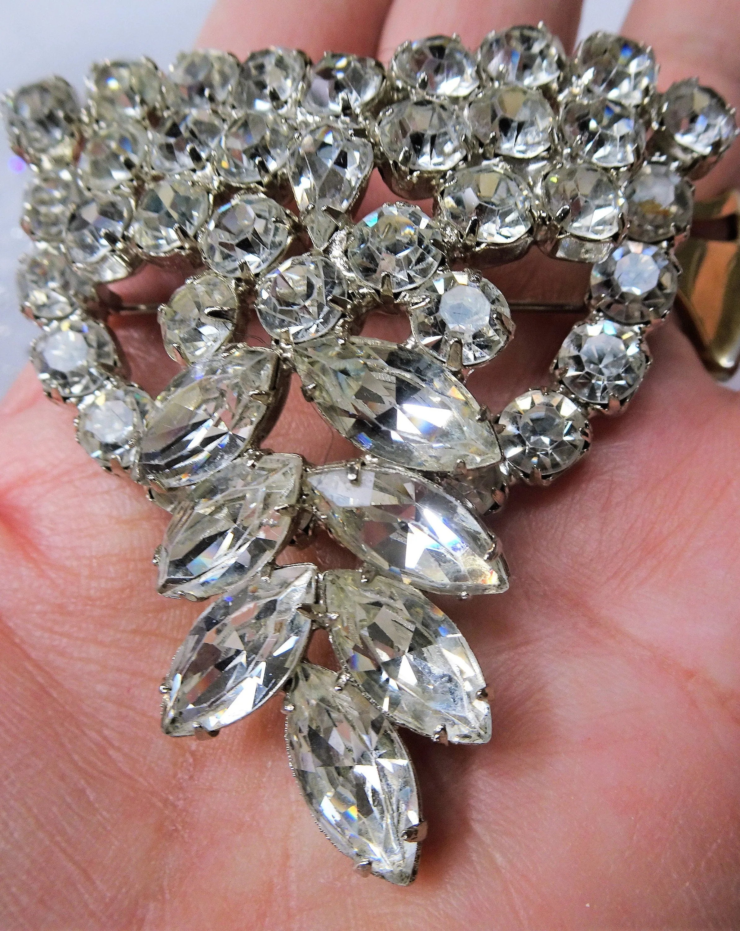 HUGE Beautiful Vintage Brooch,Sparkling Ice White Rhinestones,Prong Set,Brilliant Rhinestones,Swarovski Crystal, MCM,COLLECTIBLE Jewelry