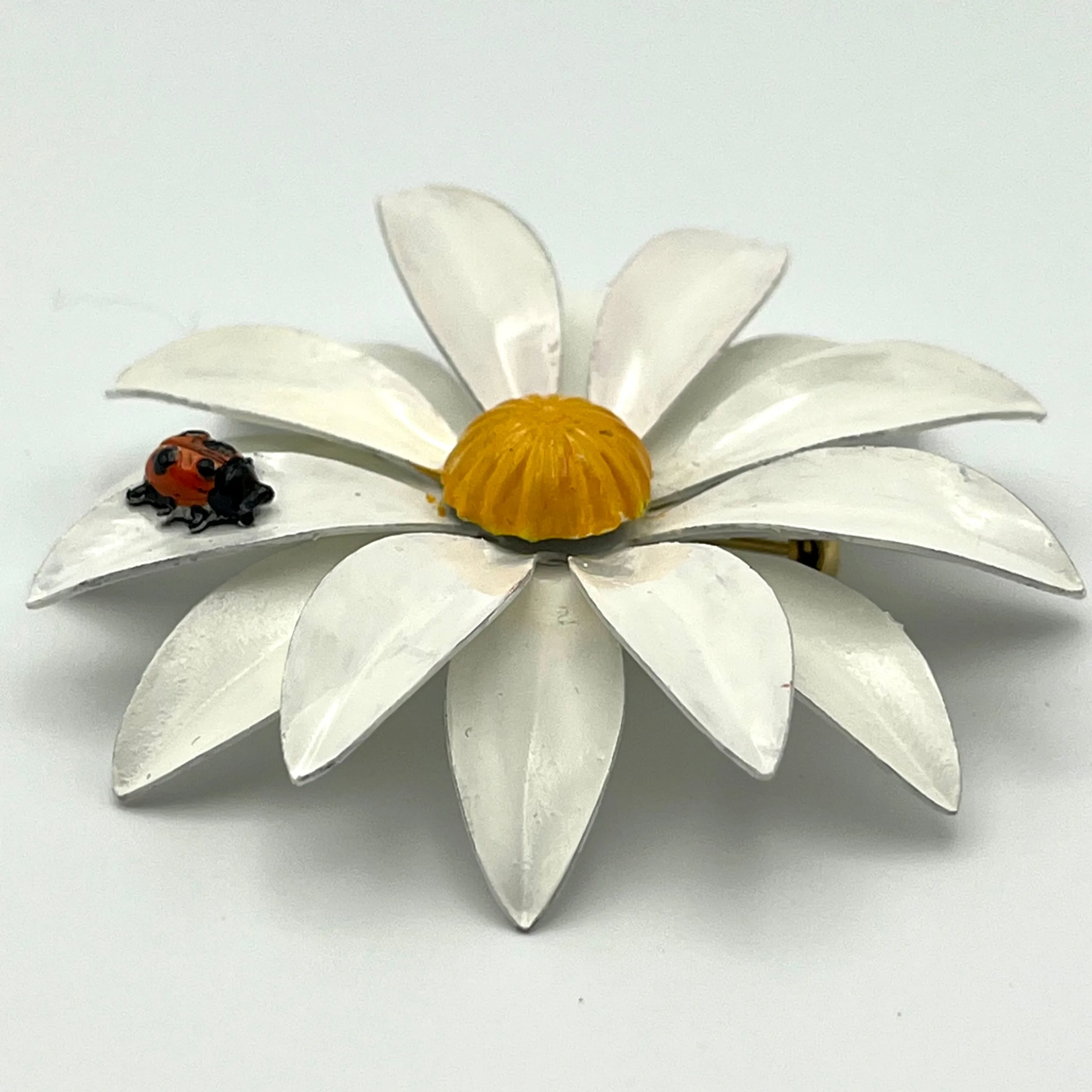 Late 60s/ Early 70s Daisy Enamel Flower Brooch