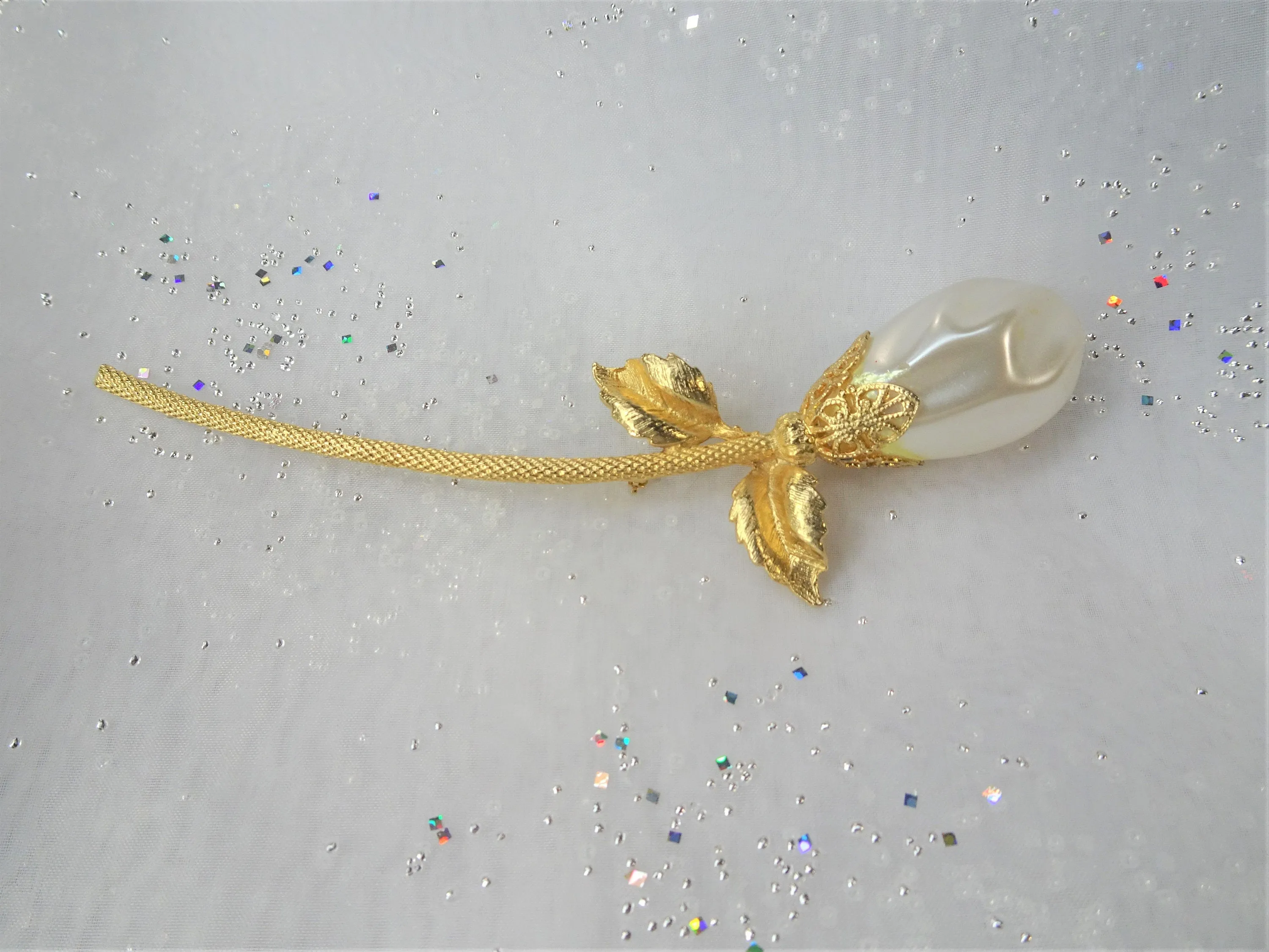 UNIQUE Long Brooch, Mother of Pearl ROSE ,Gold Tone Quality Pin For Hat,Scarf, Blouse,Dress, Coat or Jacket Pin Collectible Vintage Jewelry