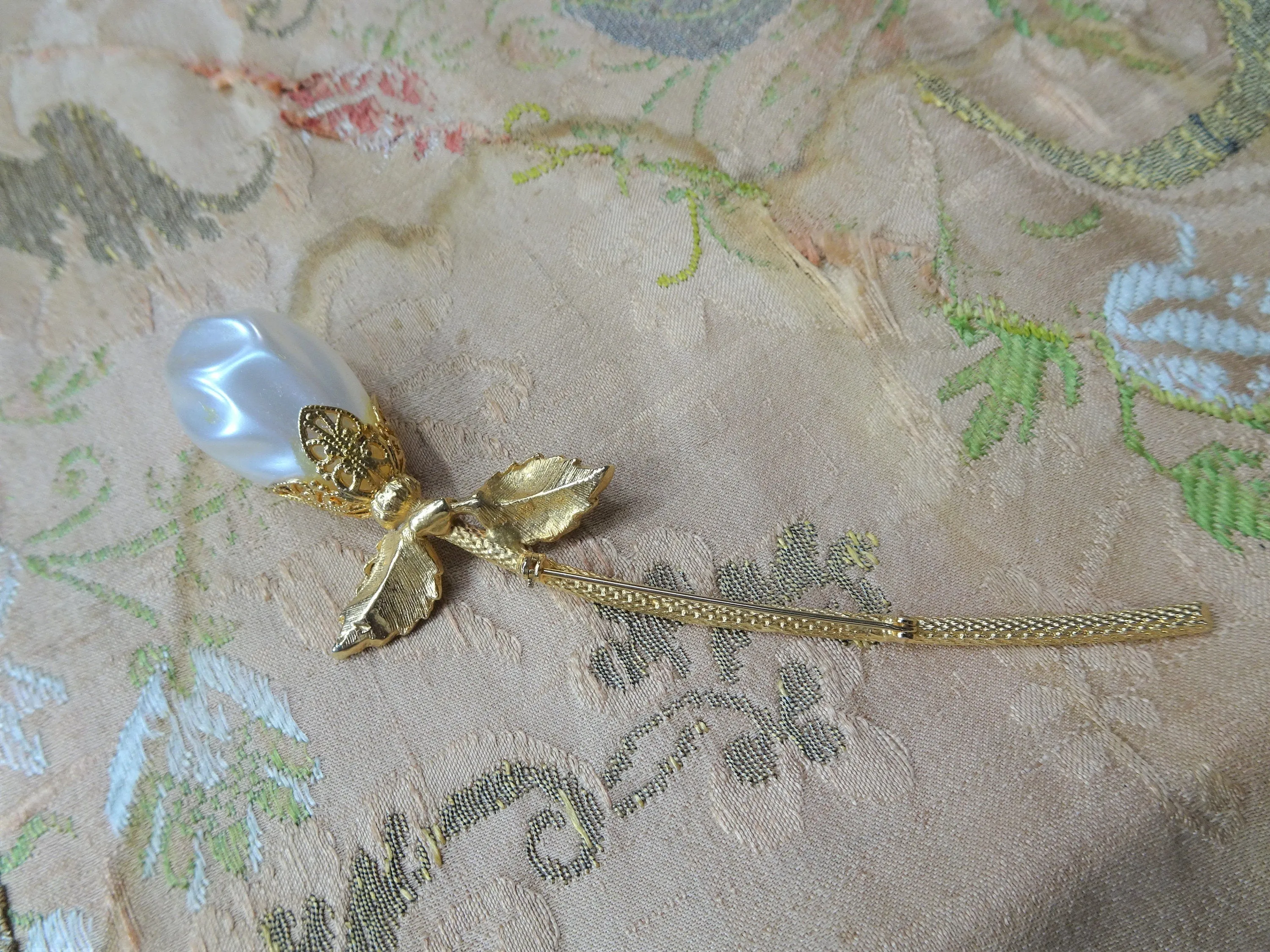 UNIQUE Long Brooch, Mother of Pearl ROSE ,Gold Tone Quality Pin For Hat,Scarf, Blouse,Dress, Coat or Jacket Pin Collectible Vintage Jewelry