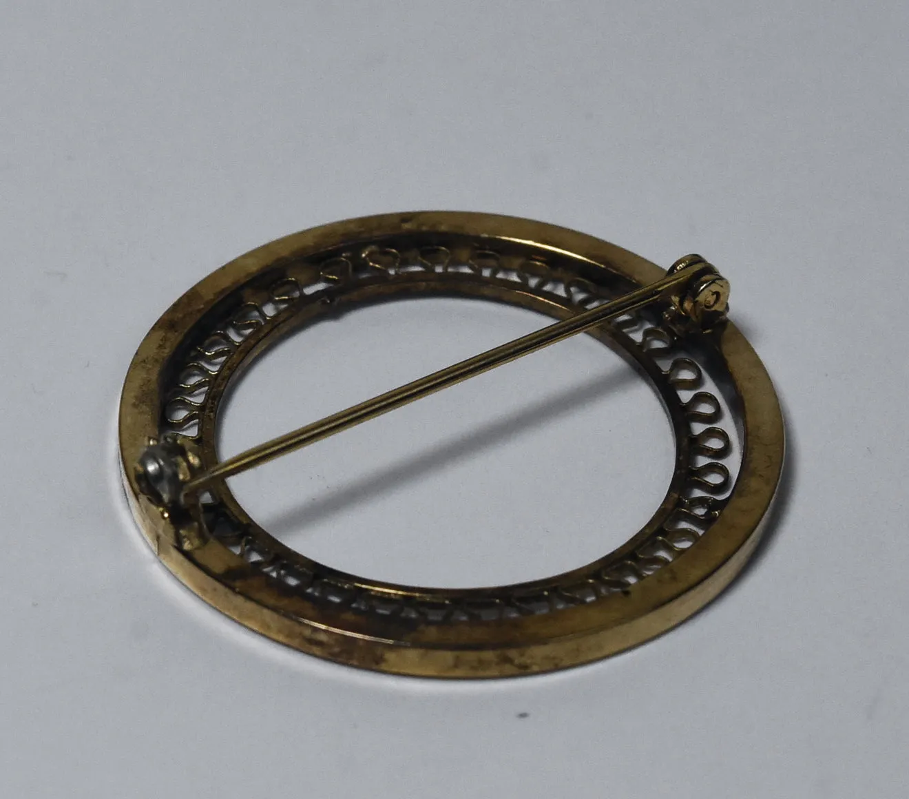 Vintage Gold Tone Hoop Brooch with Filigree