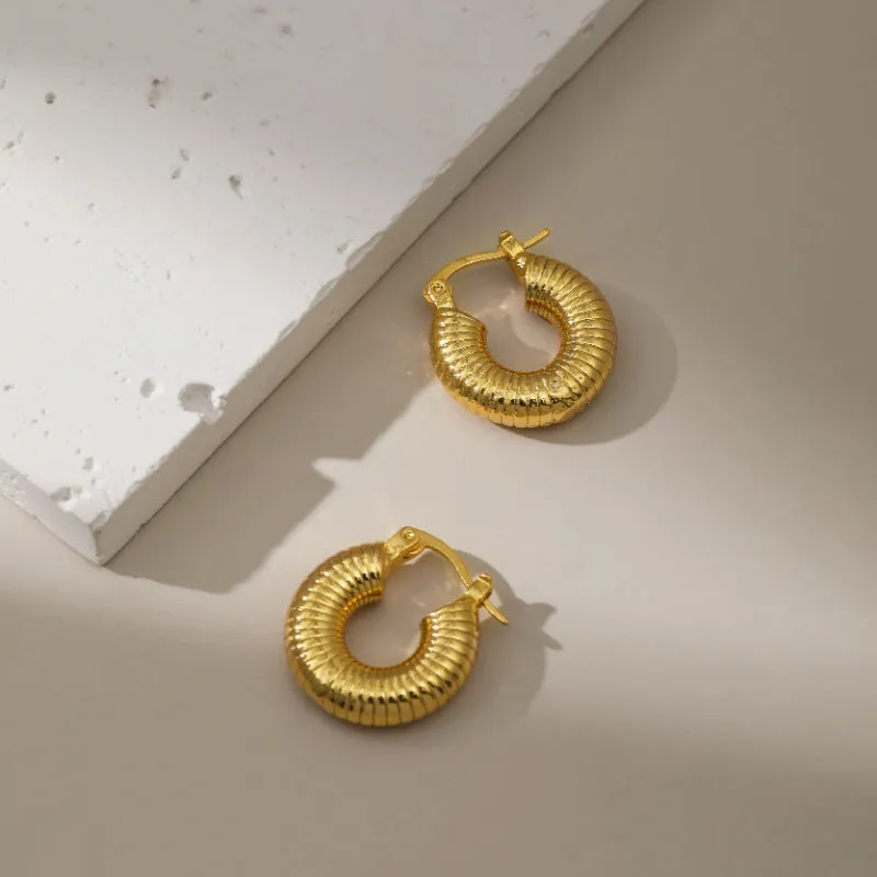 Vintage-Inspired Gold-Plated Ribbed Hoop Earrings-jlt11735