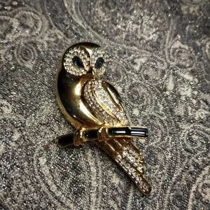 Vintage owl  brooch with sapphire blue